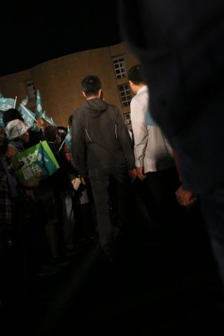 また後ろが騒がしくなり…