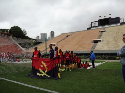 決勝戦に向かうリオ市から出場したアンゴラチーム