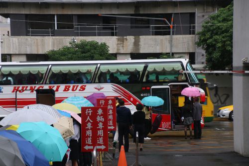 バスが到着し、迎える時の様子