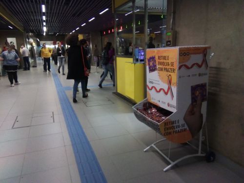 コンドームが無料配布されているメトロの駅