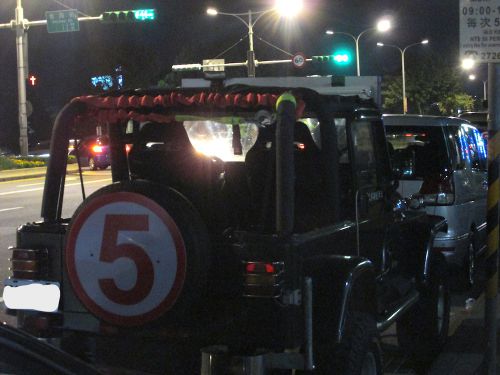 選挙で遊説に用いたジープ