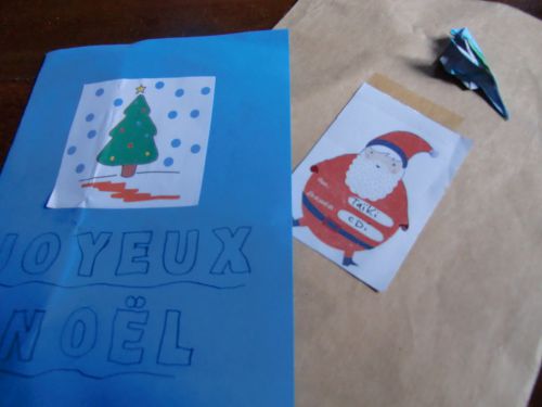 プレゼントに添えるカードは通常手作りだそうです