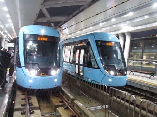 一足早く乗車してみました（私は左側の方に乗りました）