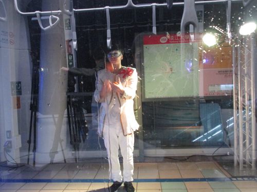 途中の淡江大學駅で一時停車