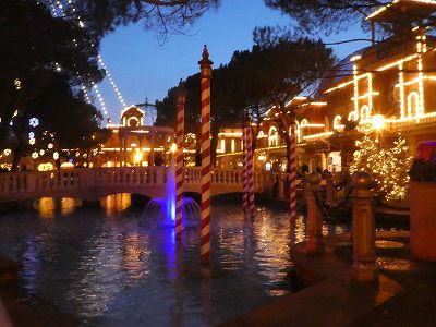 イタリアエリア。クリスマスイルミネーションがすてきです