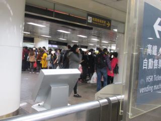 MRT台北駅の改札より