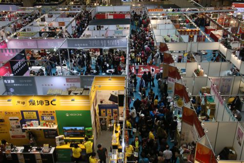 場内を上の階から撮影