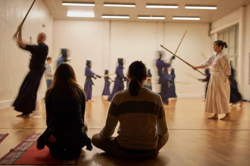 セシールちゃん、稽古の見学中