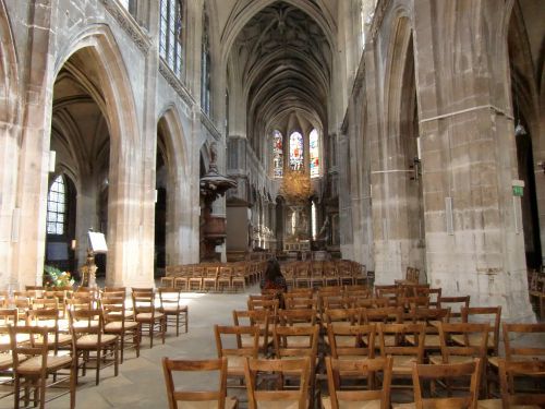 火炎を模した先鋭アーチの多い様式が伺える