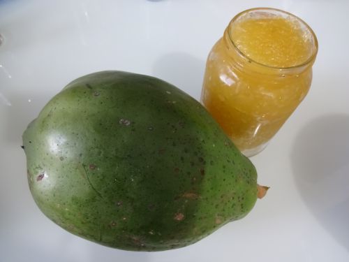 未完熟のパパイヤとその手作りジャム