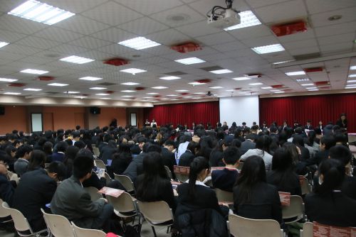 閉会式兼最終議決採択の様子