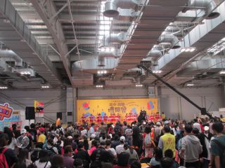 特設ステージから