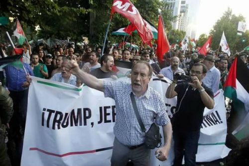 引用元：http://santiagotimes.cl/2017/12/12/jerusalem-is-palestine-chilean-protesters-to-trump/