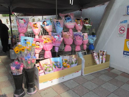 正門前で売られていた花束