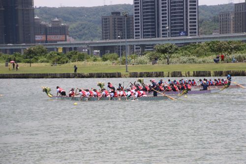 デッドヒートの様子