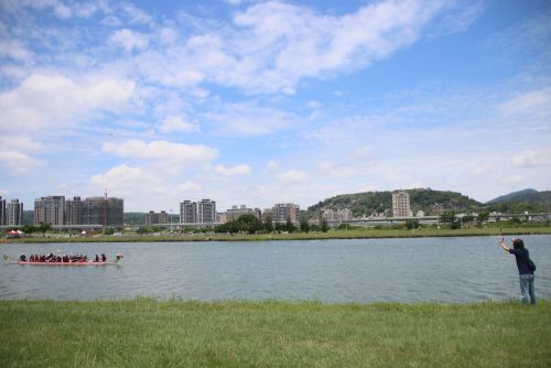 仲間たちに声援を送ります