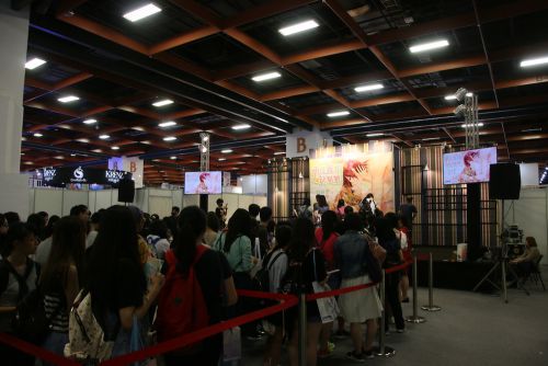 サイン会は大盛況