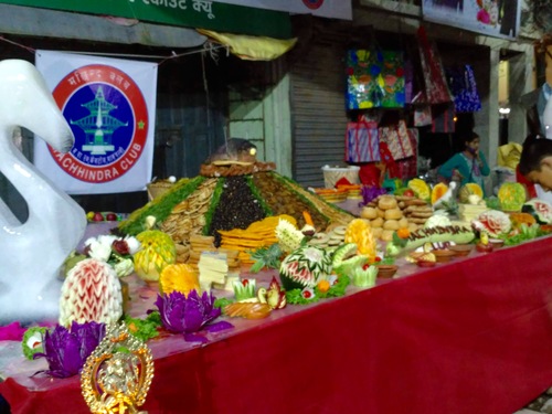 フルーツカービングの技を繰り出す！