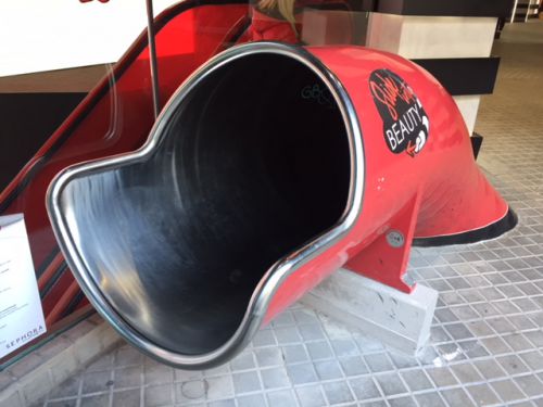 バルセロナ市カタルーニャ広場から西へ約50メートルにあったトンネル