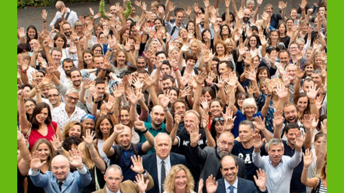 息子の通う学校の今年度の優秀な教員陣。写真は同校のサイトより