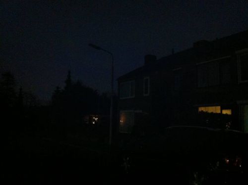 冬、朝8時でもこの暗さ・・・