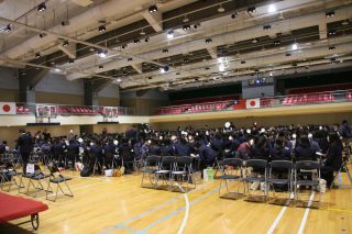 6人くらいのグループに分かれ、ディスカッション