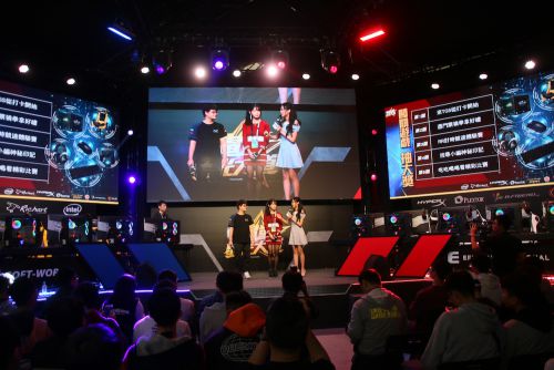 最終日に向かったeスポーツ用の特設ステージ