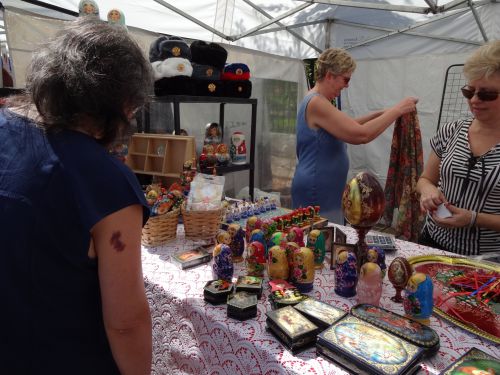ロシアの雑貨類を販売するブース