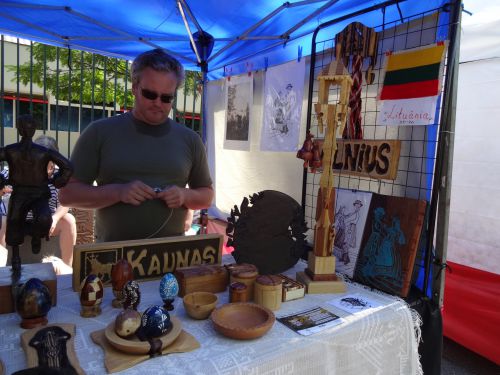リトアニアの工芸品を販売するブース