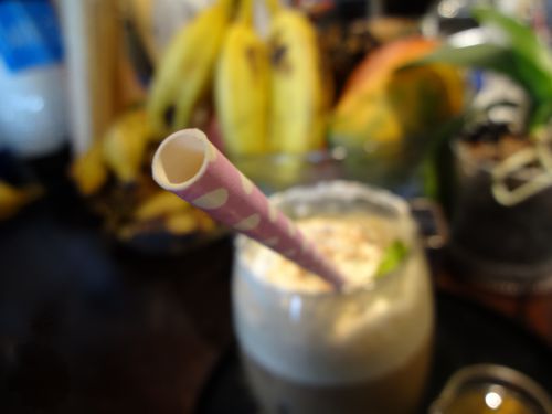 『カフェ喜怒哀楽』で使用された紙のストロー