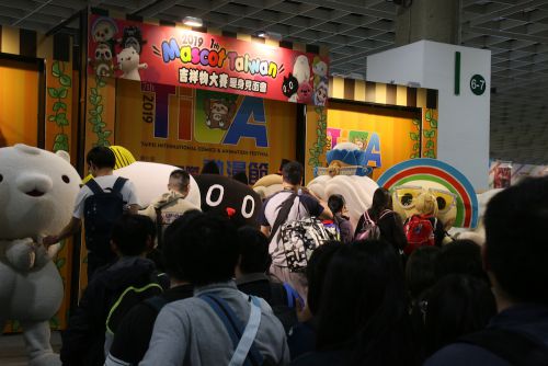 最後はゆるキャラ全部とハイタッチ