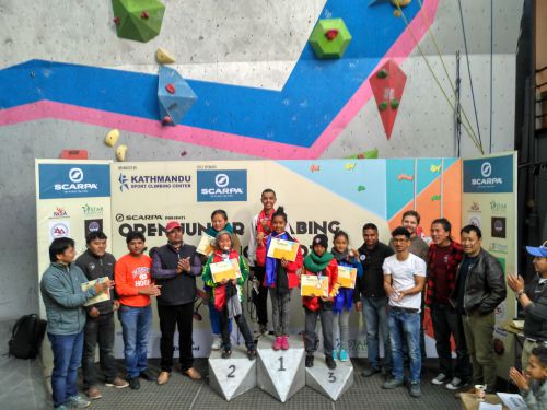 おめでとう！高学年の選手を押し退けちびっ子たちが頑張りました。