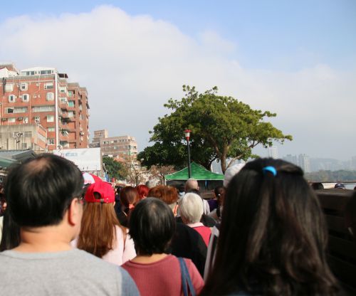 淡水河沿いを歩くと…