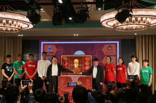 記者会見での一コマ