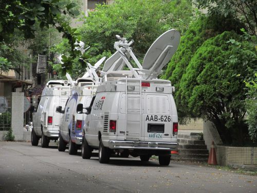 テレビの取材車両