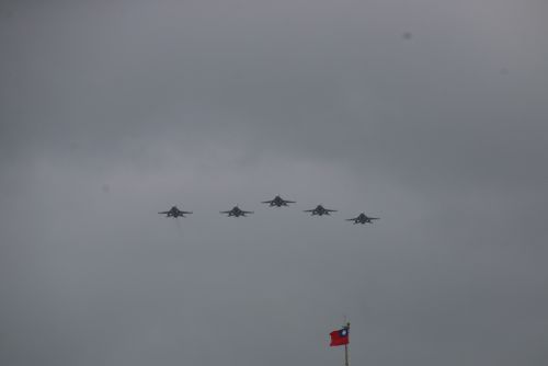 F-16V戦闘機の編隊