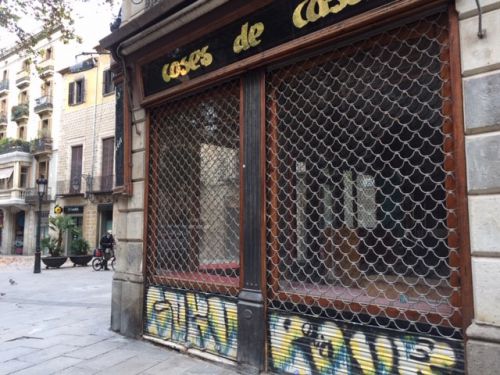 クッションなどの布製品が可愛いショップでしたが、店内が空に！