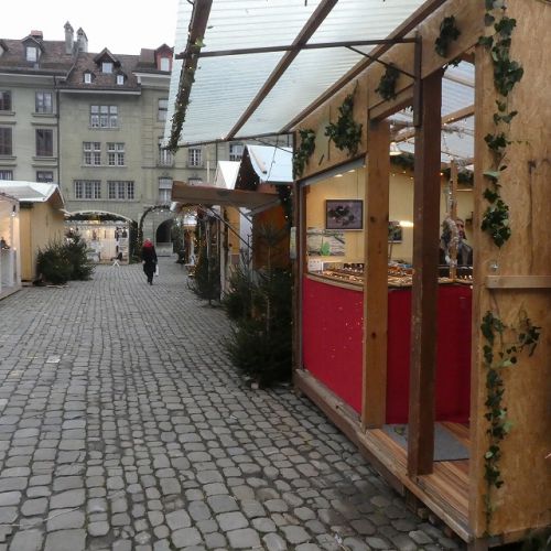 もう一つのクリスマスマーケットにて。人の姿があまりありませんでした。