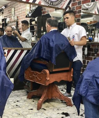 アンティーク調の椅子もいい味