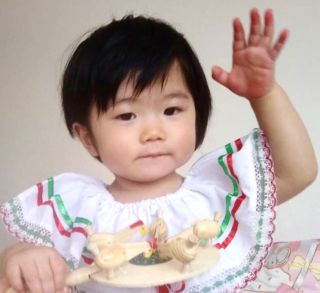 木のおもちゃでご機嫌