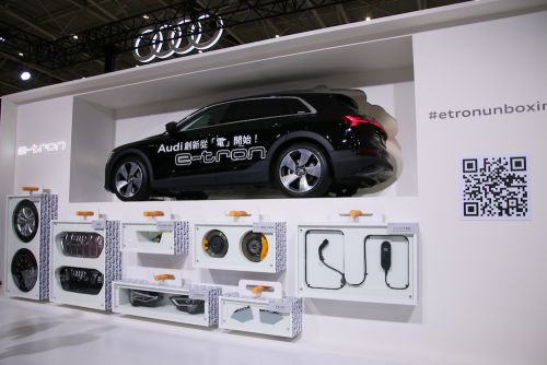 電気自動車の展示