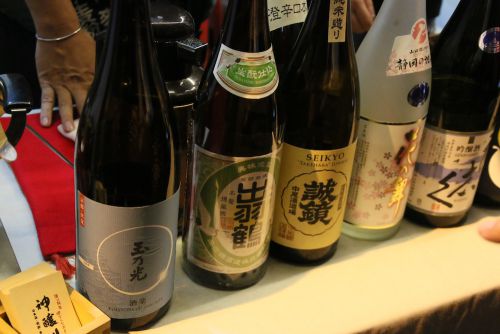 日本酒の屋台もあれば…