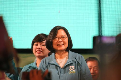 1月5日の集会での演説後、支持者らの前で見せた笑顔