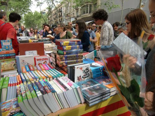 いつものサン・ジョルディの日のメイン通りランブラスの様子