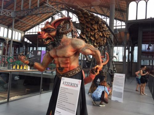 　巨人像。El Born Cetre de Cultura i Memoria にて。