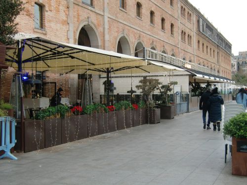 レストランは開店していましたが、通年の満席には程遠い状態です。