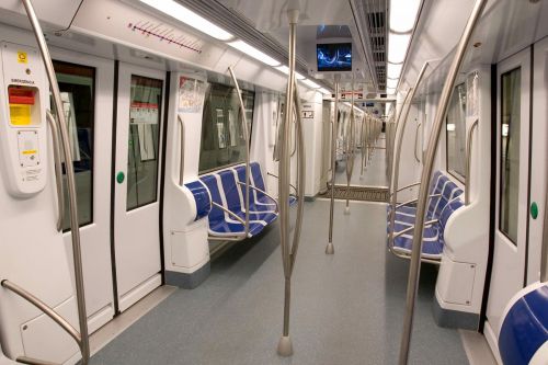 乗客は私のみ。1月1日の電車内。