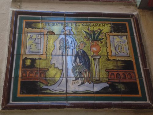 結婚式。椅子と紳士はドレスを踏んでいるのは、ユニークですね。