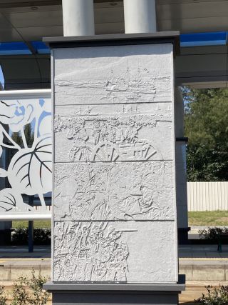 沙崙駅の柱にはレリーフも