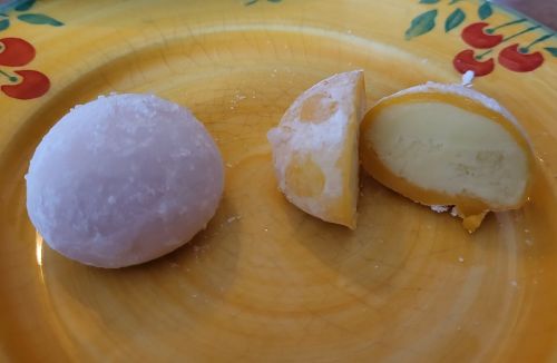 仏大手冷凍食品店ピカールのモチ・グラッセ。ライチーとフルーツパッション味